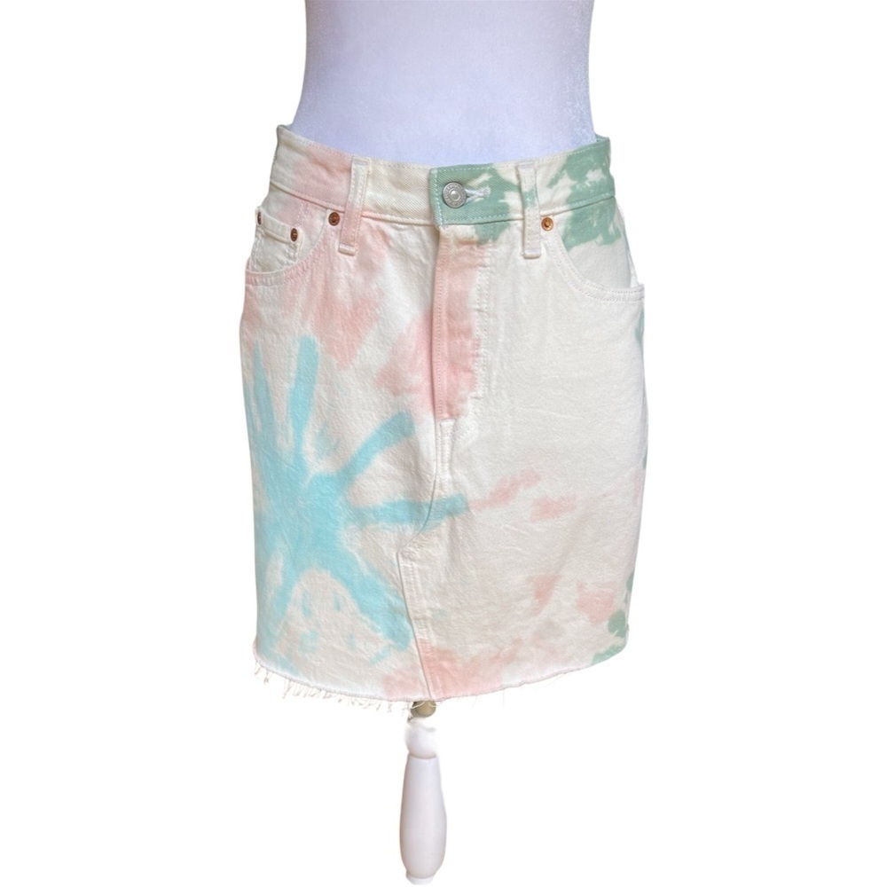 Levis high rise deconstructed Button Fly skirt Size 28